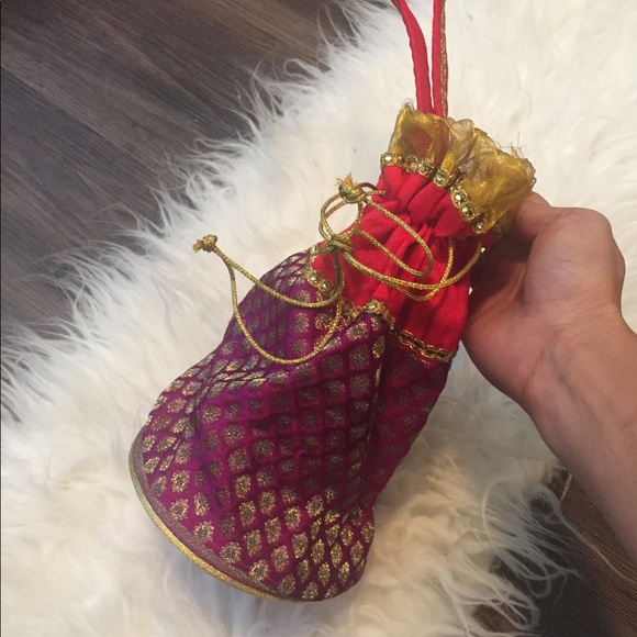 Goodie bag or wristlets - Picture 1 of 4